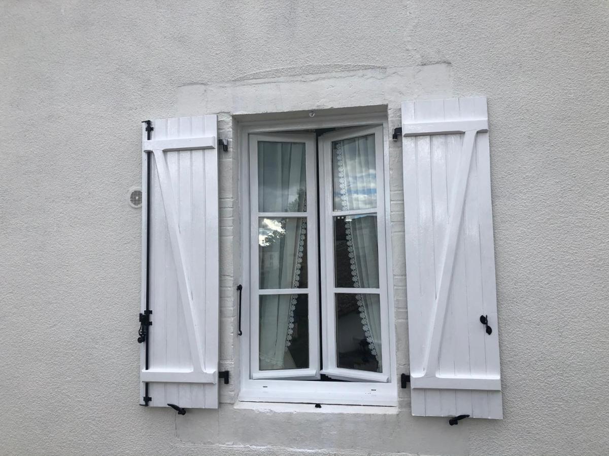 Gite Des Roses Oradour-Fanais Exterior photo