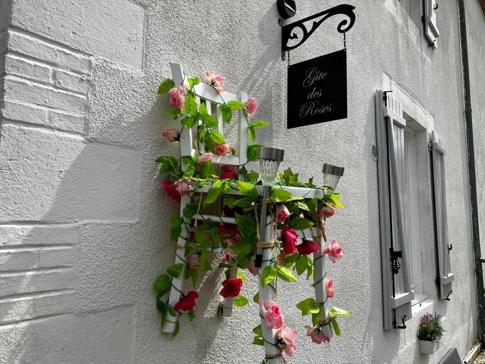 Gite Des Roses Oradour-Fanais Exterior photo