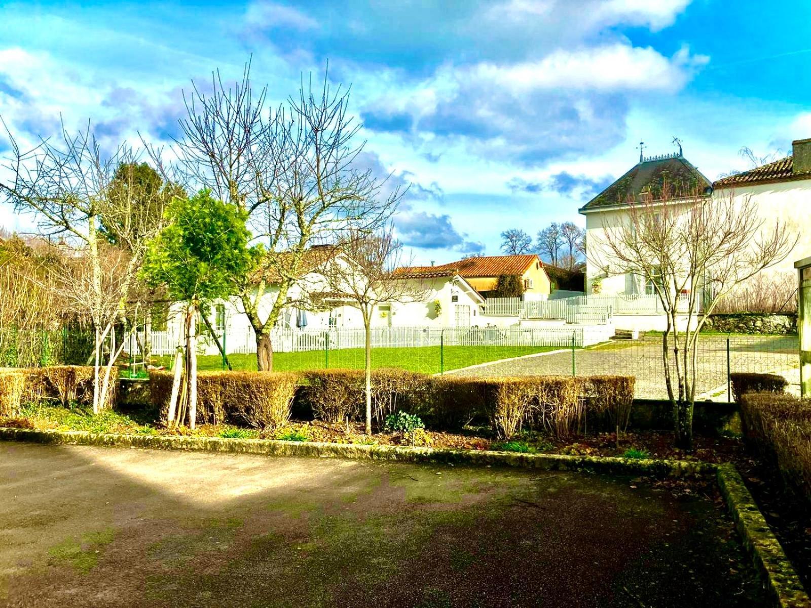 Gite Des Roses Oradour-Fanais Exterior photo